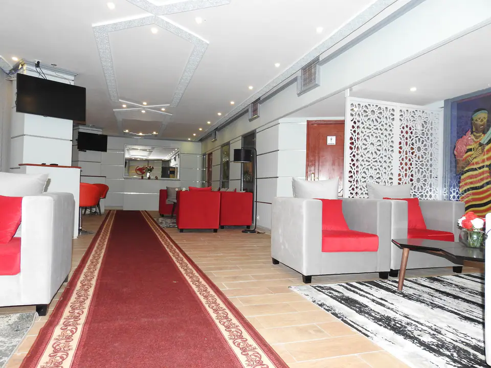 Beira Lounge (Level 1) — 2