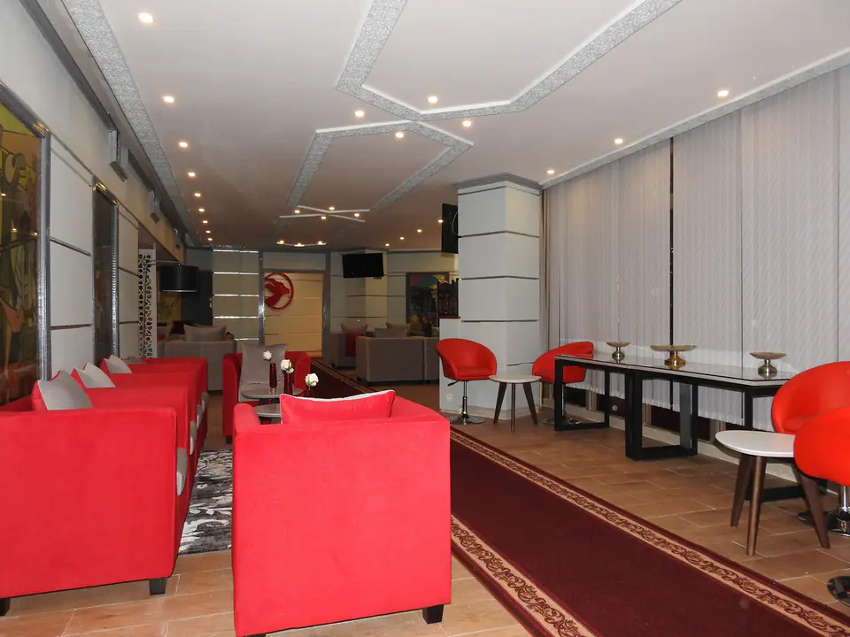 Beira Lounge (Level 1) — 3