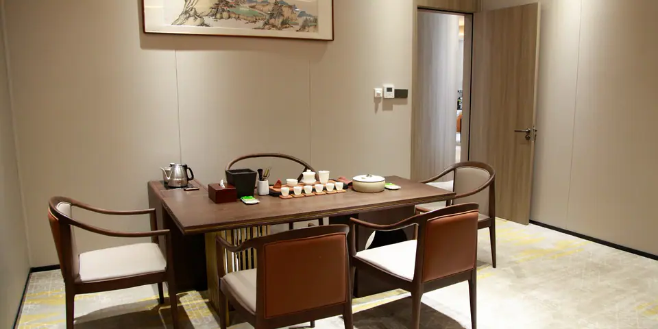 International First Class Lounge — 3