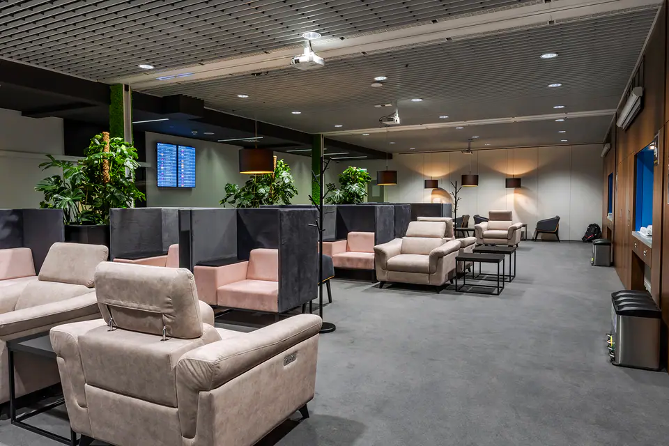 Business Lounge — 3