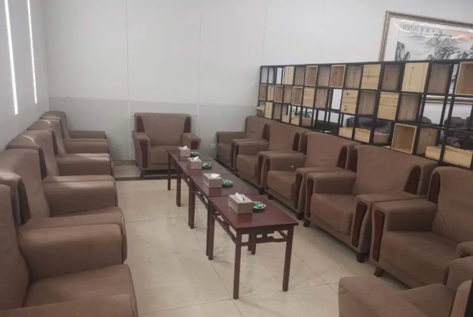 First & Business Class Lounge — 2