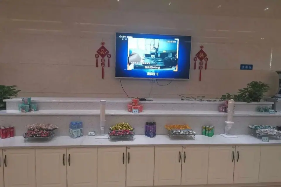 First & Business Class Lounge — 3