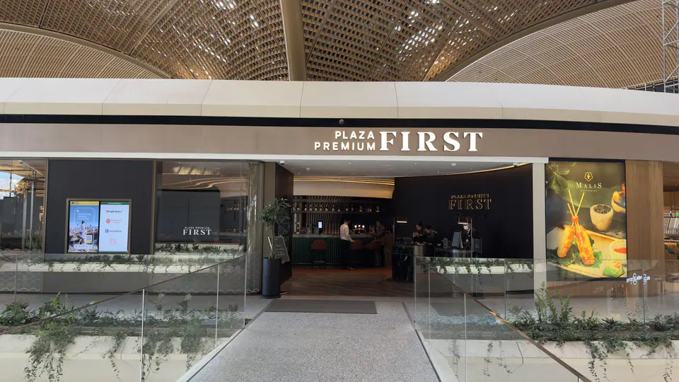 Plaza Premium First — 1