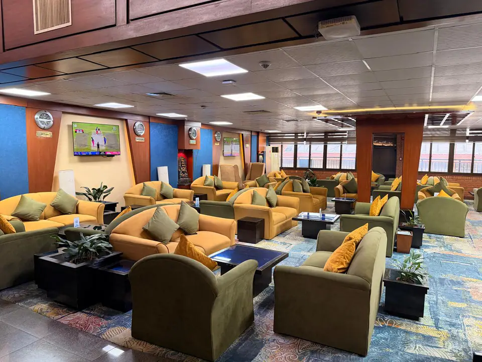 Executive Lounge — 3