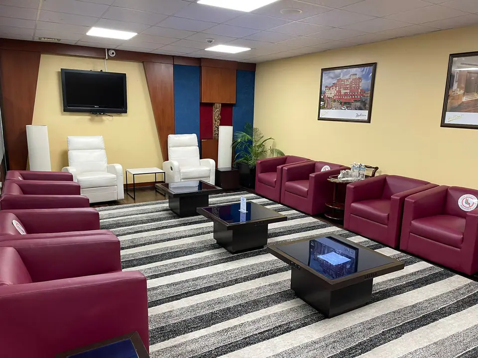 Executive Lounge — 5