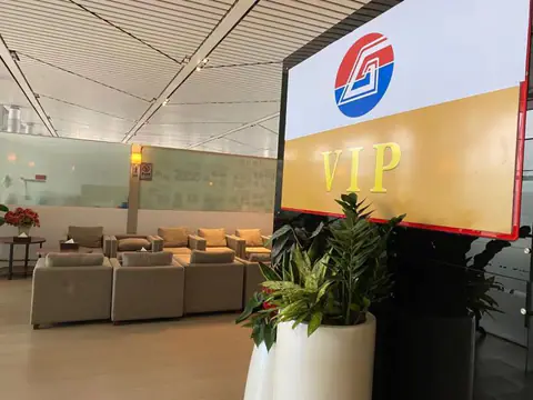 First Class Lounge — 4