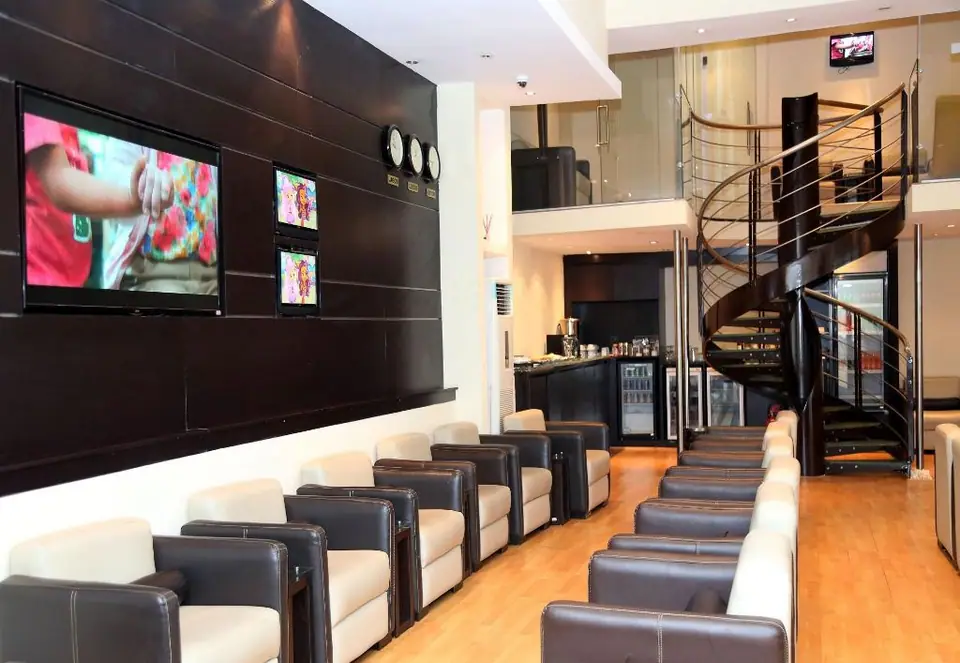 Skyway Premium Lounge