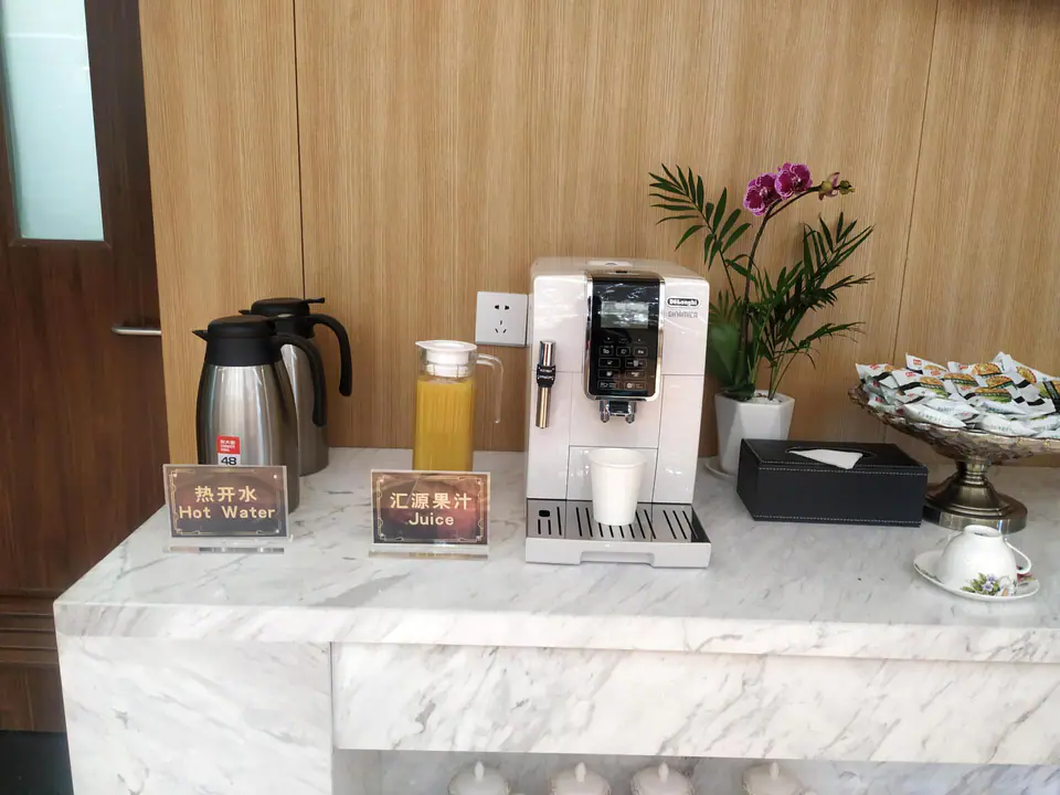 First class lounge — 5