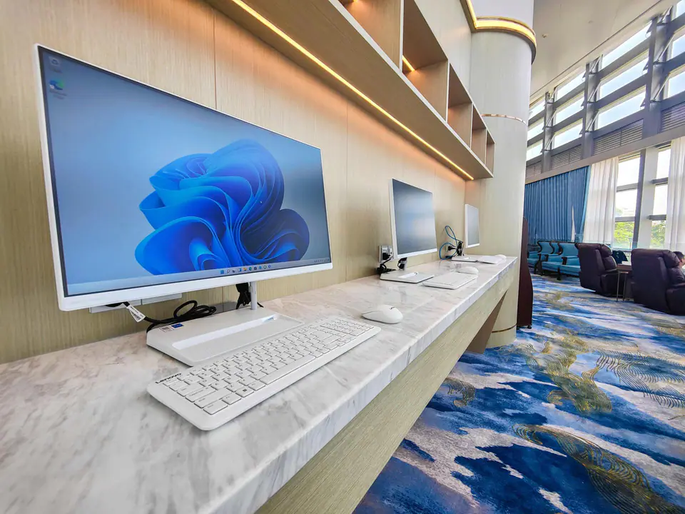 First Class Lounge — 4