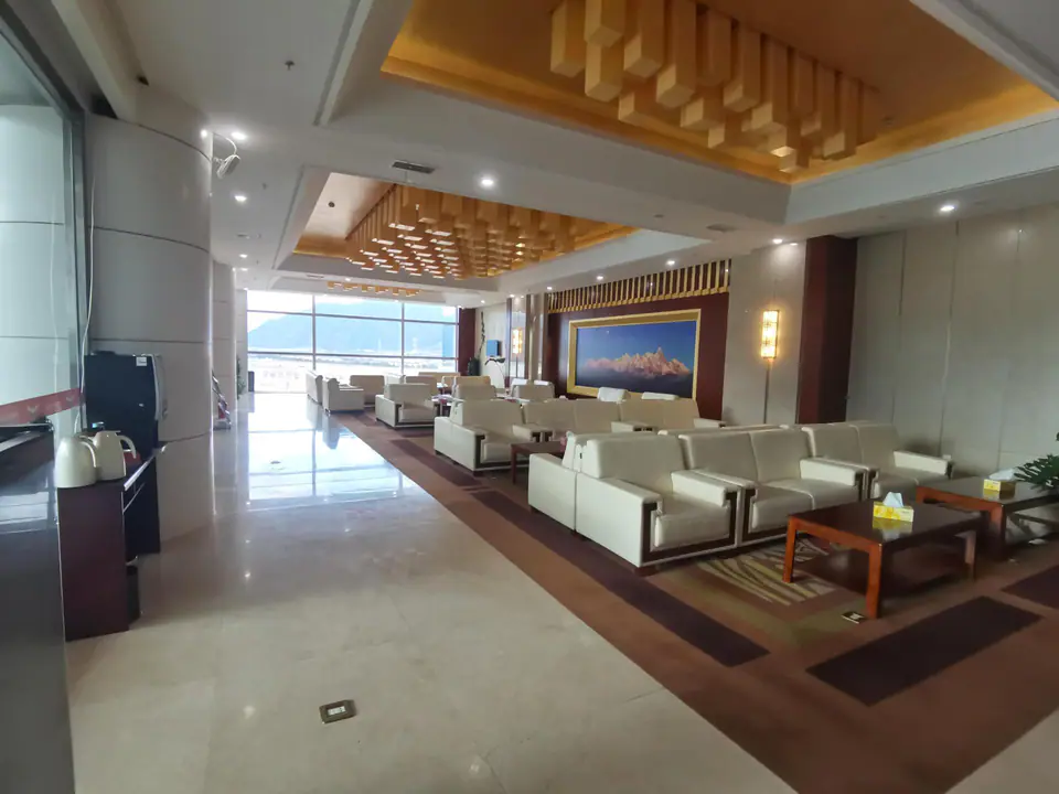 First Class Lounge — 4