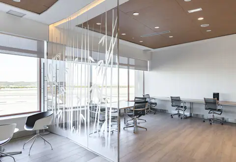 Puerta De Alcala VIP Lounge — 5
