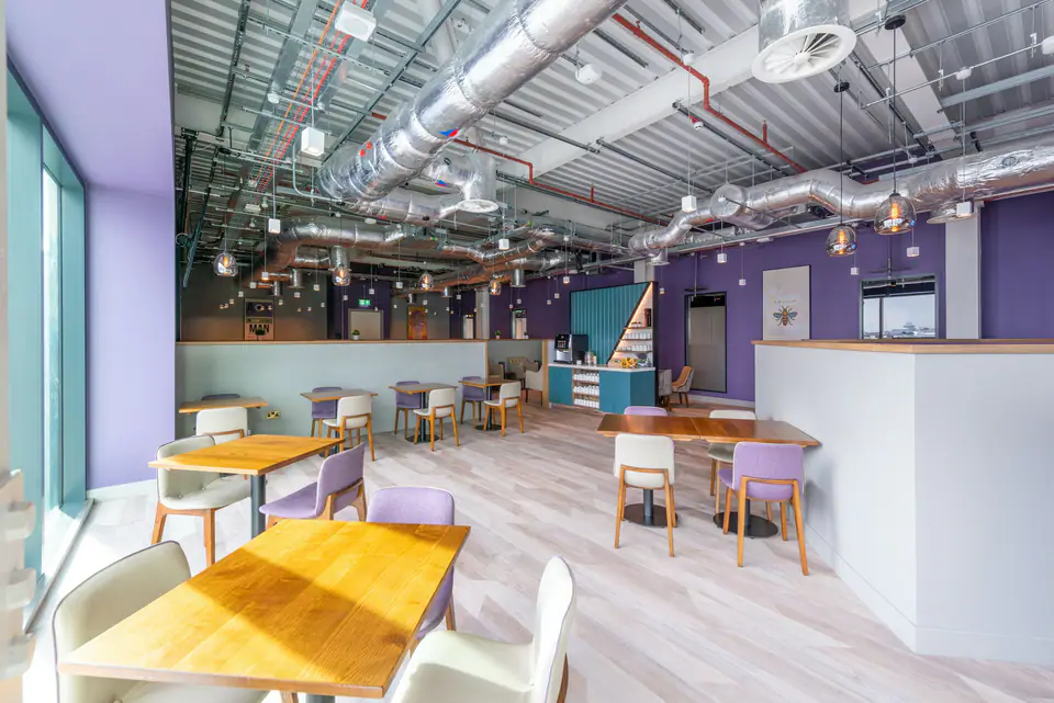 Aspire Lounge (C Gates) — 2