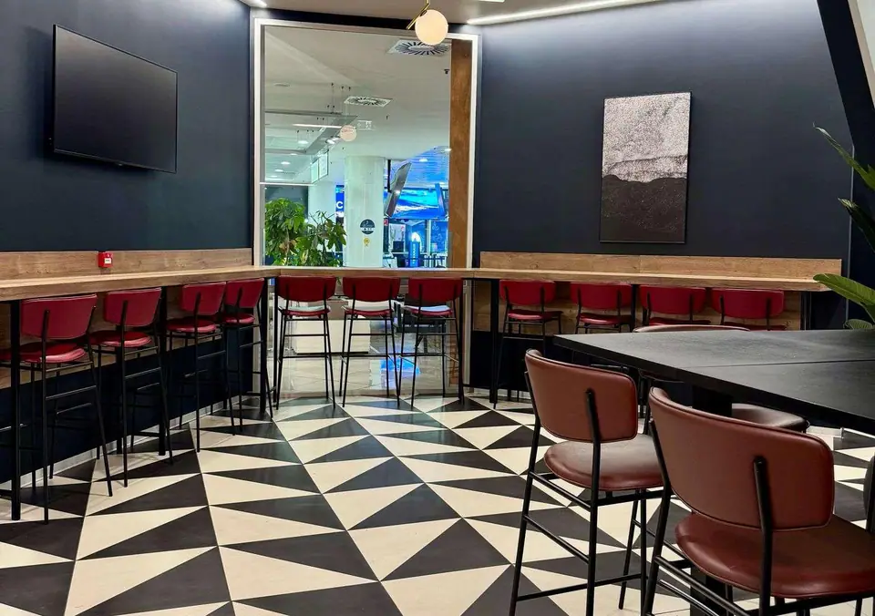 Pearl Lounge — 2