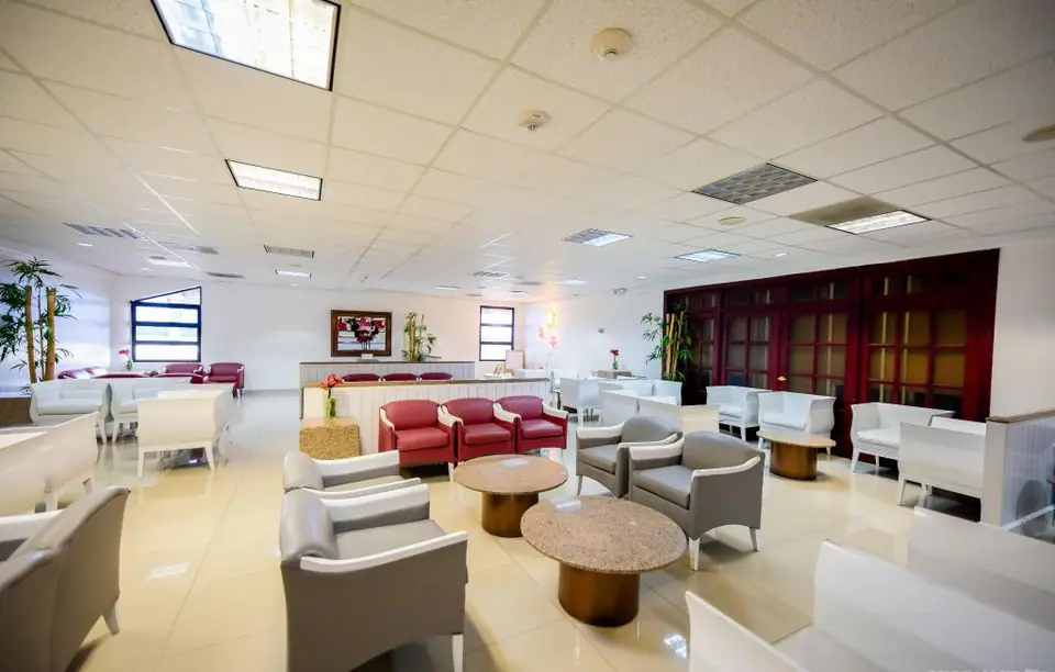 Sala Ambar (Departure Lounge)
