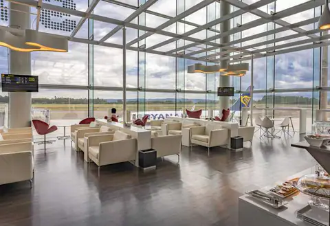 Flughafen Santiago-Rosalía de Castro