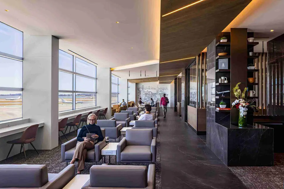 Maple Leaf Lounge — 4