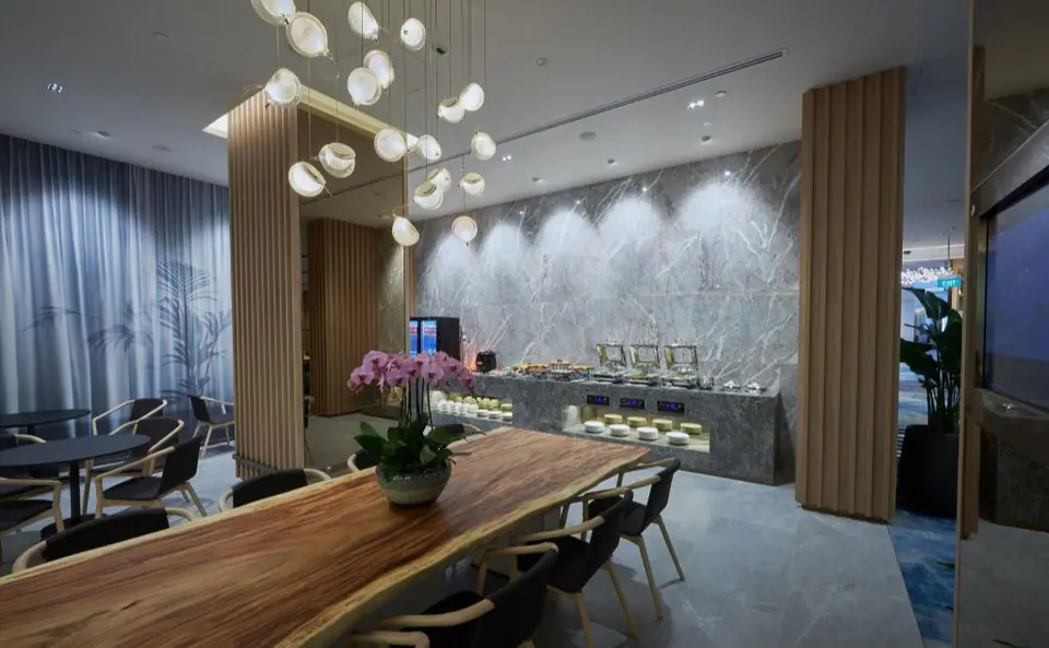 Changi Lounge — 3