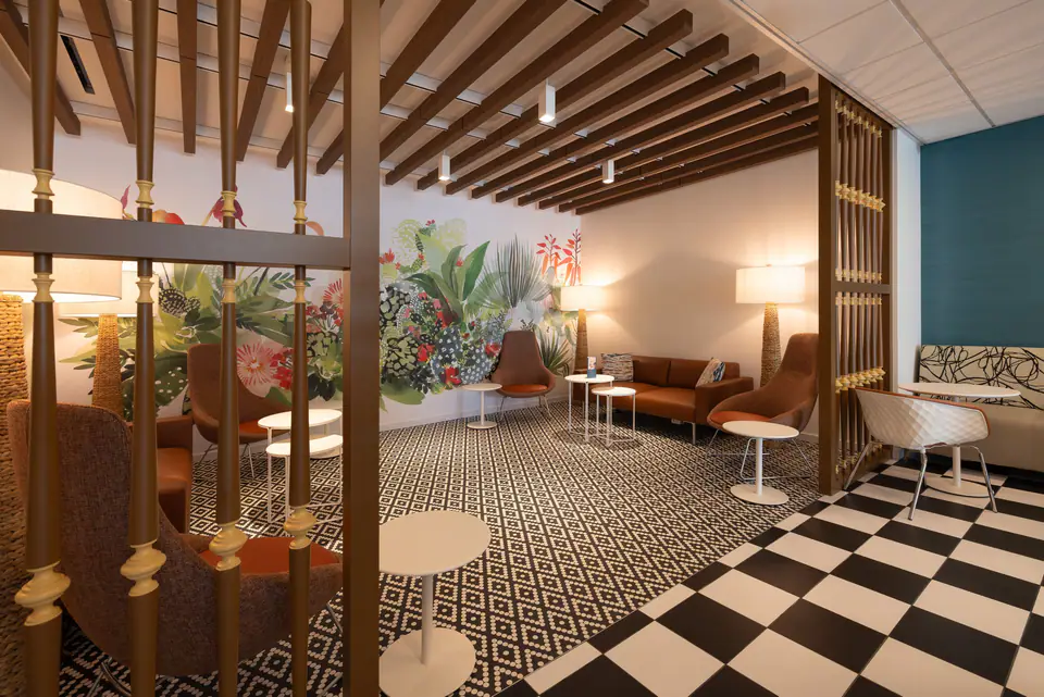 Escape Lounge — 3