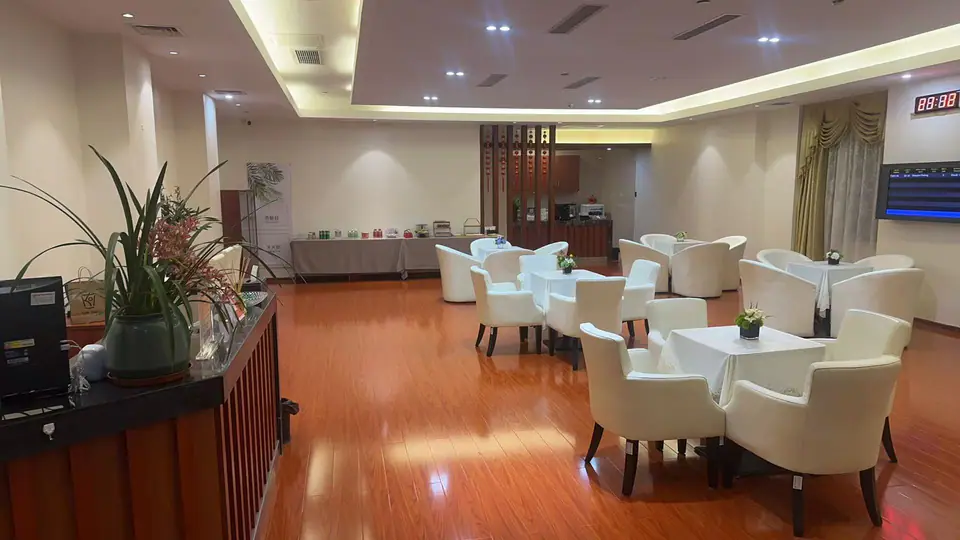 First Class Lounge 02 — 3