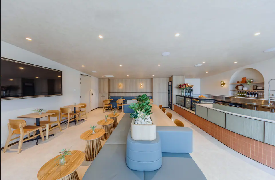 Plaza Premium Lounge (Arrivals)