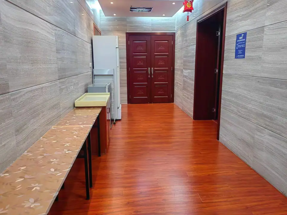 International Lounge — 2