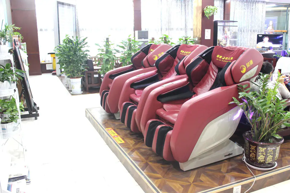 First & Business Class Lounge — 4