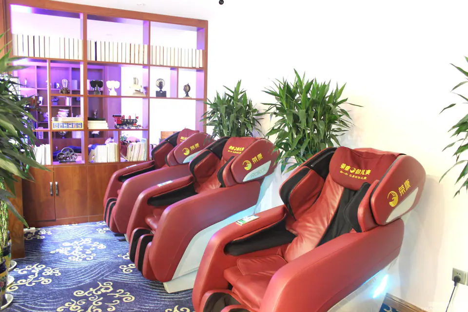 First Class Lounge — 4
