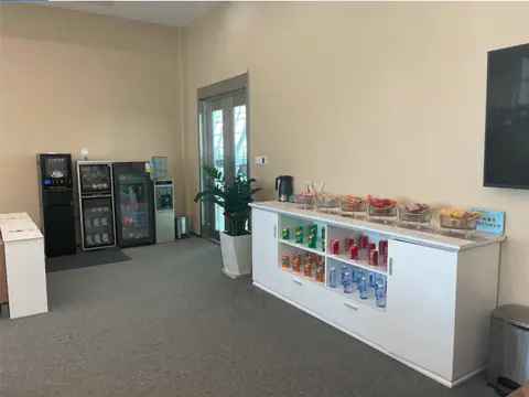 First Class Lounge — 4