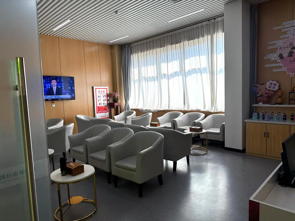 First Class Lounge — 3
