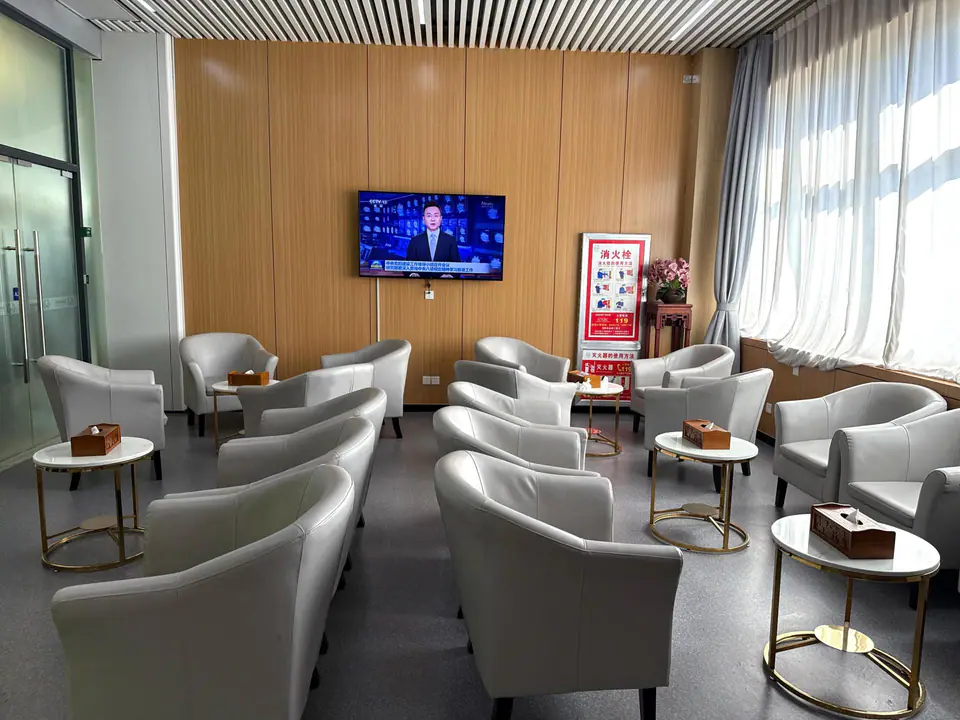First Class Lounge — 4