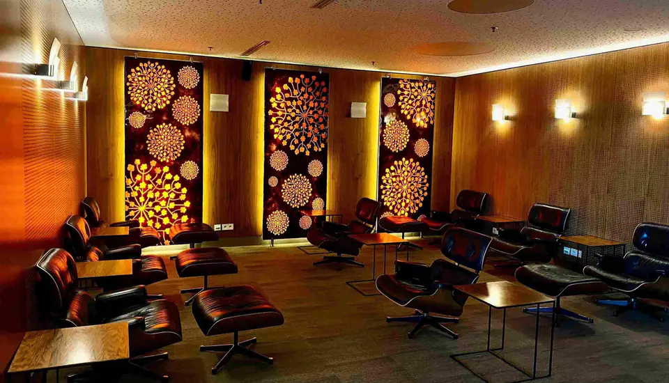 Executive Lounge — 3