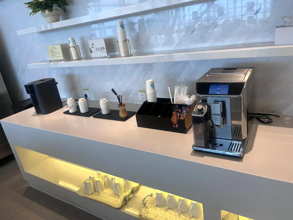 International First Class Lounge — 3