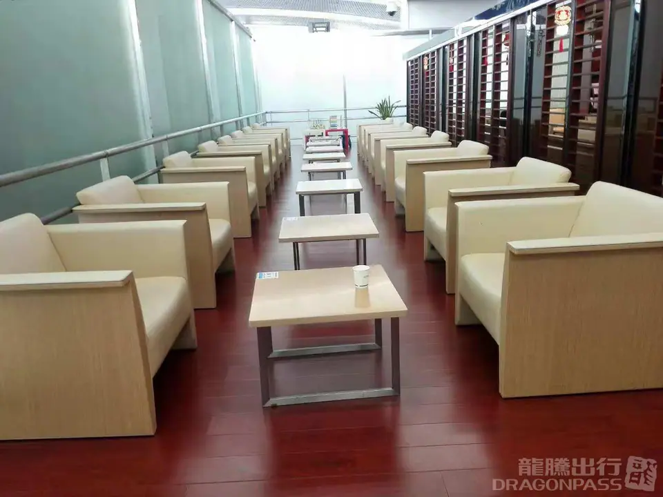 V1 First Class Lounge — 4