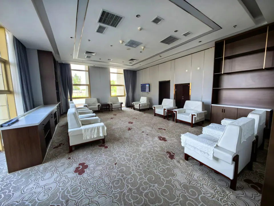 First Class Lounge — 5