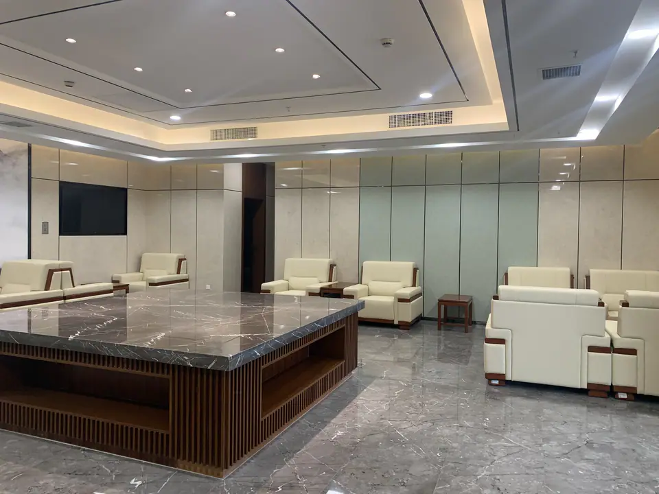 International First Class Lounge 3
