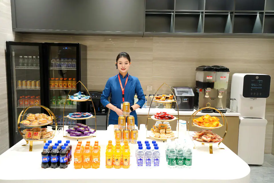 First Class Lounge — 4