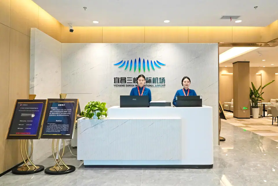 First Class Lounge — 5